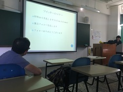 山崎直樹老師給予同學建議